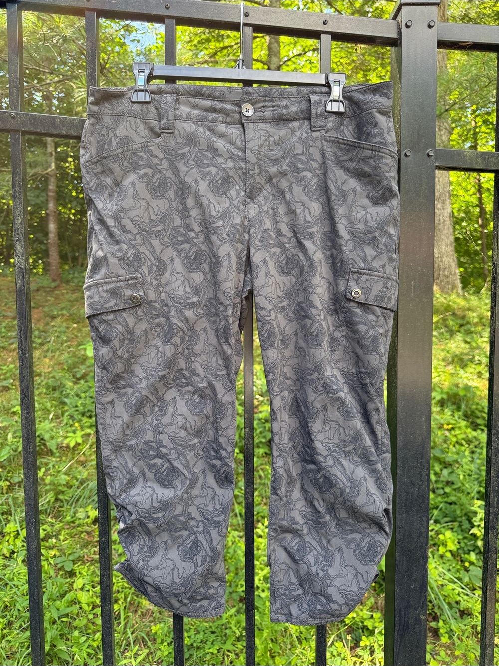 Eddie Bauer cropped cargo pants size 10